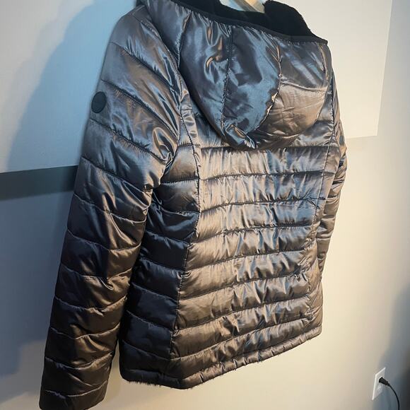 Andrew Marc Reversible Puffer & Faux Fur Jacket Silver & Black SZ Small EUC - Picture 15 of 16